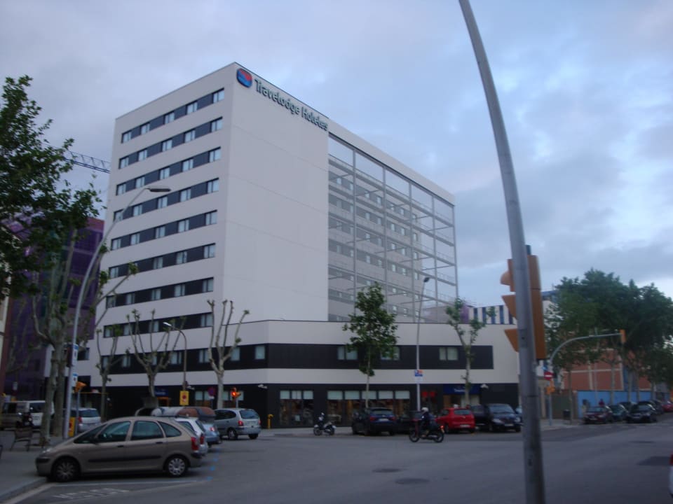 Hotel outside Travelodge Barcelona Poblenou