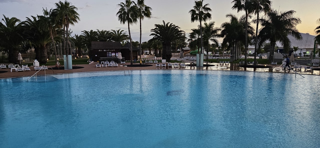 Pool Hotel THB Tropical Island