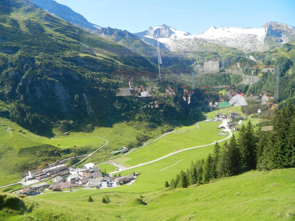 Blick von der Bichlalm ins Tal und auf den Gletsch Hotel Klausnerhof
