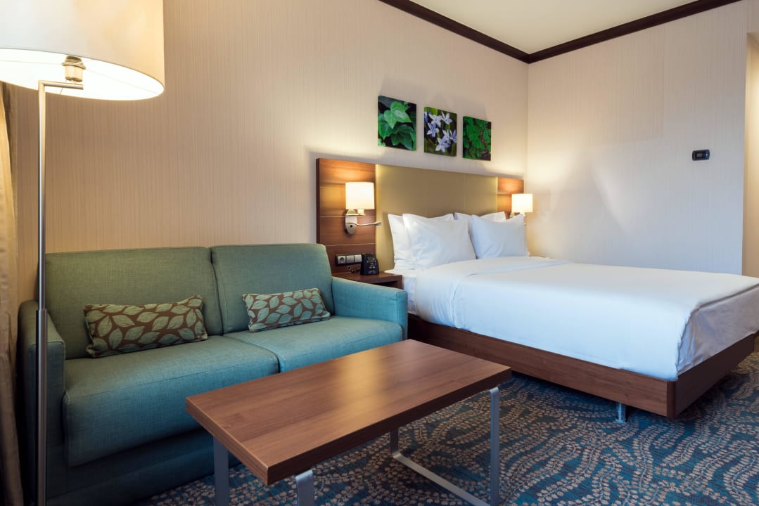 Standard Queen Room Hilton Garden Inn Astana