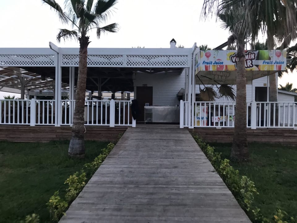 Strand Mary Hotel Side