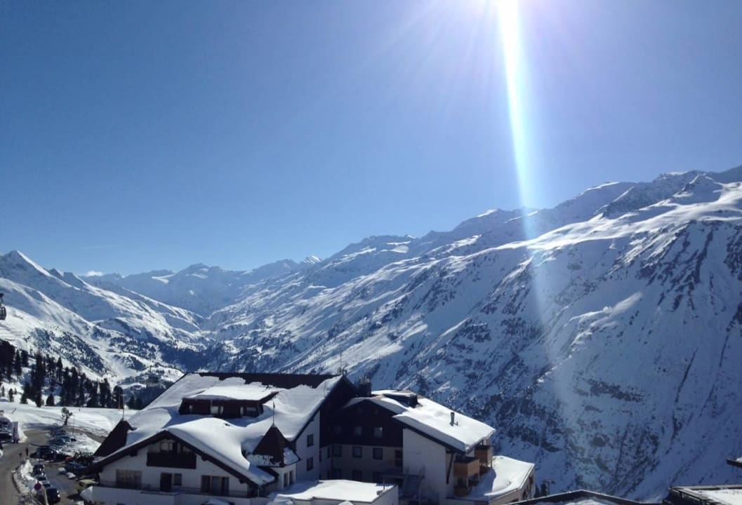 Blick vom neu renovierten Zimmer in das Ötztal TOP Hotel Hochgurgl