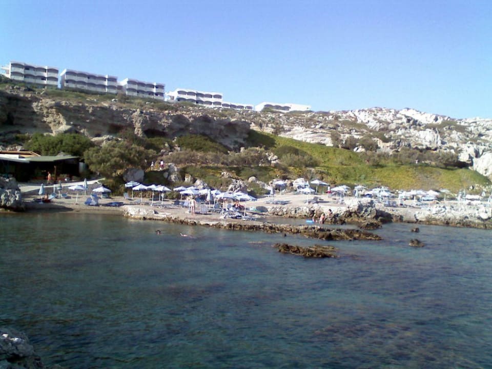 Blick auf Hotel vom Strand aus Hotel Kalithea Horizon Royal