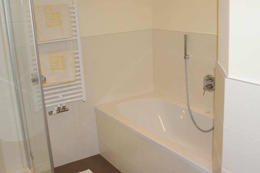 Bagno.. veramente immenso Hotel Wiesenhof Garden Resort