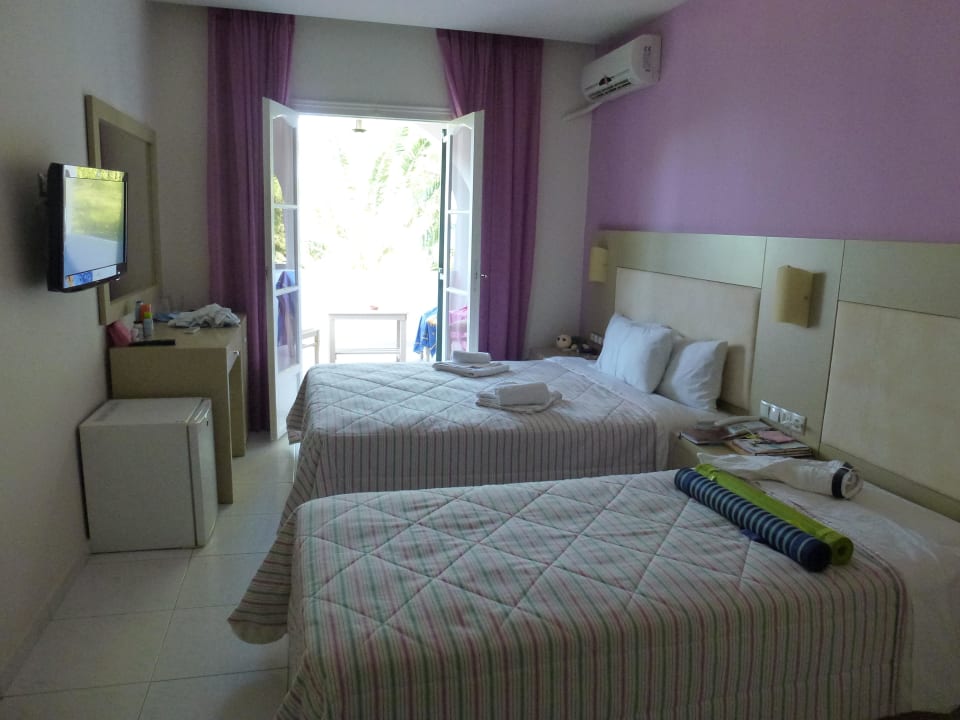 Schlafzimmer Porto Koukla Beach