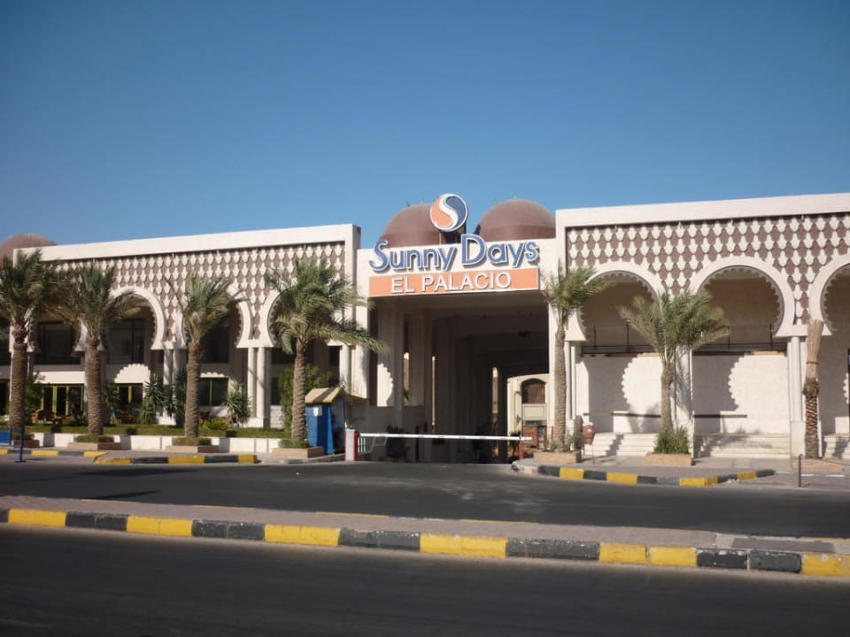 Wjazd do hotelu Sunny Days El Palacio Resort & Spa