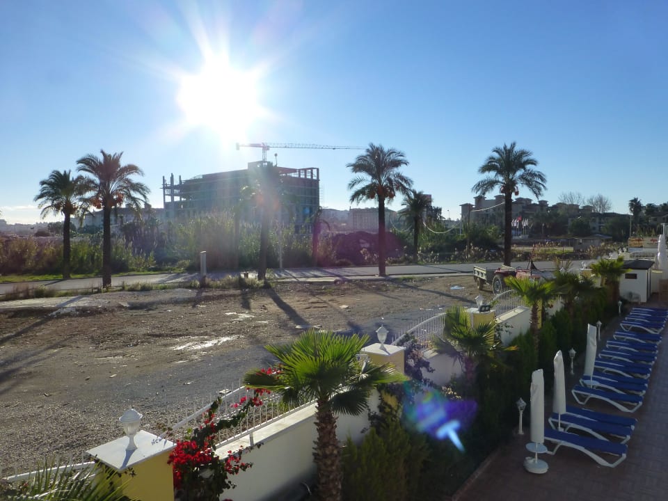 Platz neben dem Hotel Dream World Resort & Spa