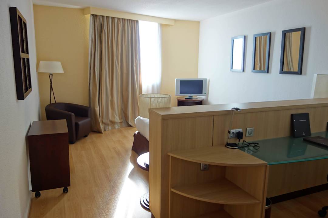 Geräumiges und schönes Zimmer Paris Orly Airport Hotel