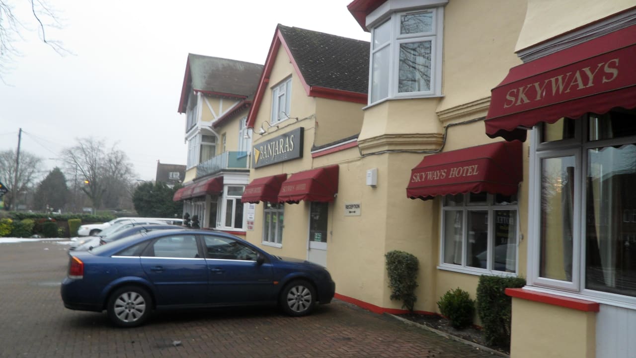Hotel and restaurant Skyways Hotel