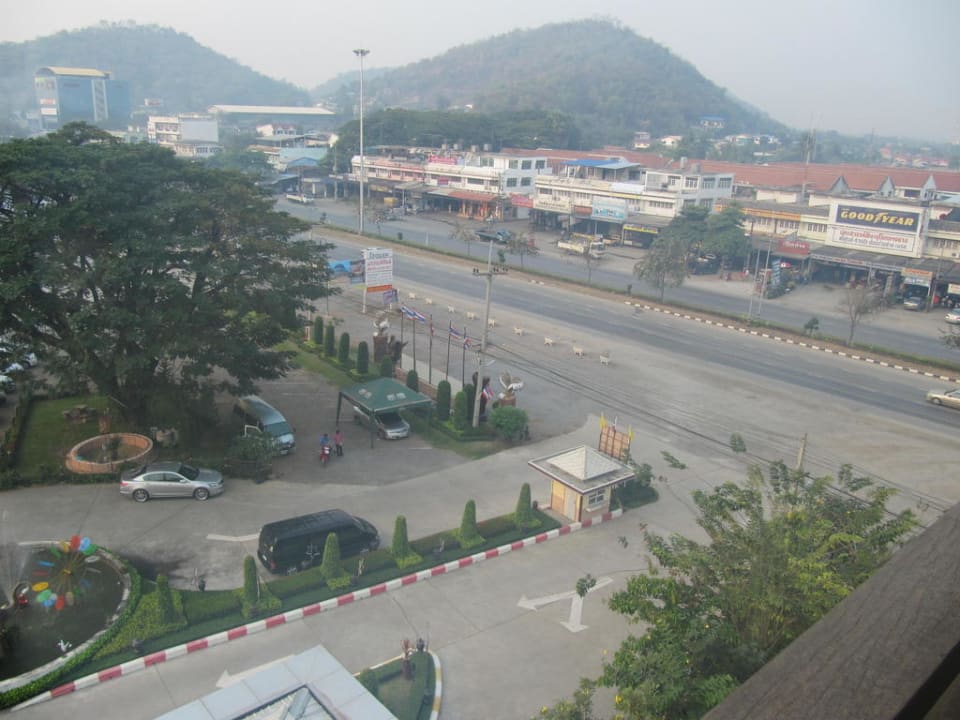 Blick auf die Strasse Hotel Grand Hill Resort & Spa