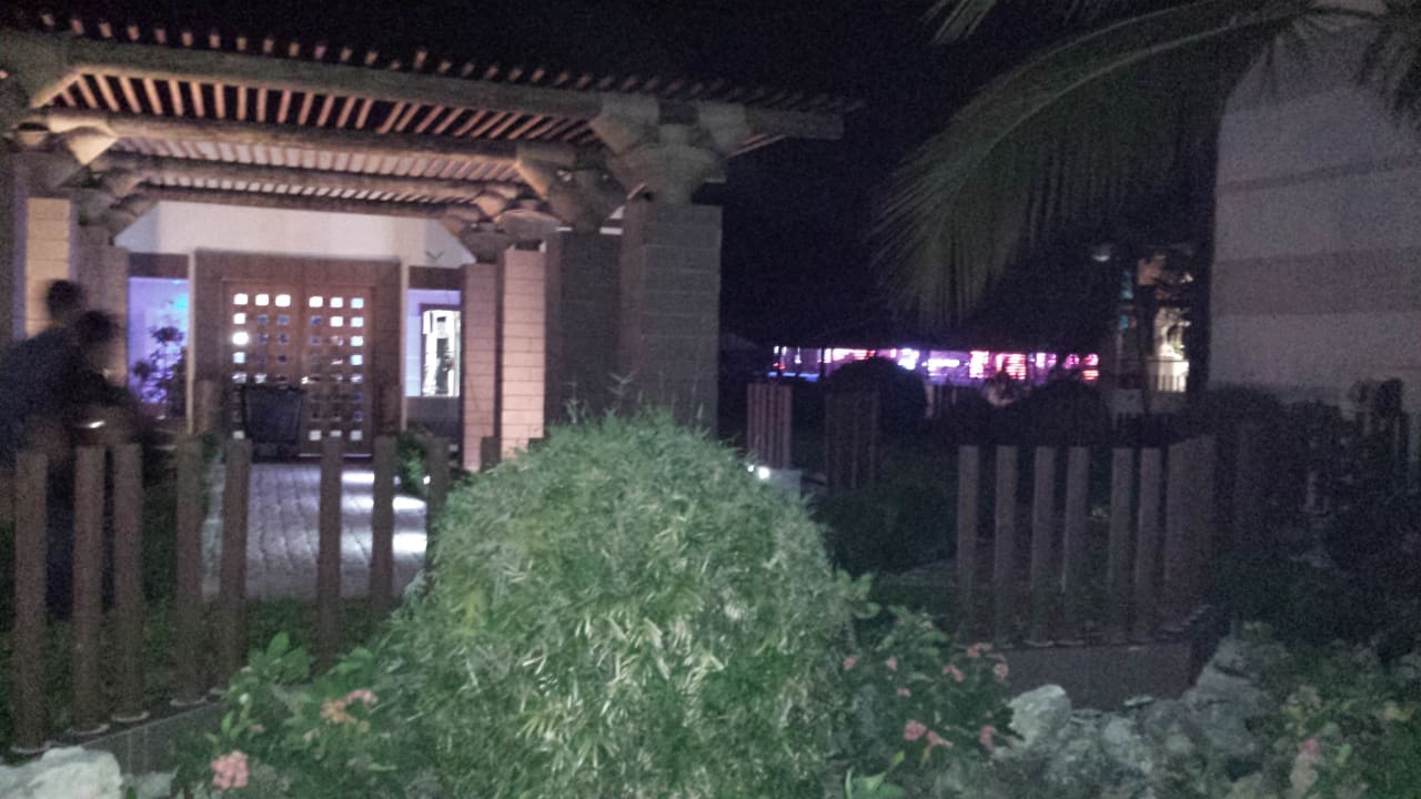 Bick a.d. Fitnessstudio, im Hintergrund das Theater Villas Bavaro Resort & Spa