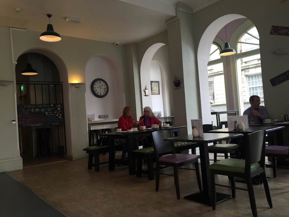 Café Hotel Avalon House