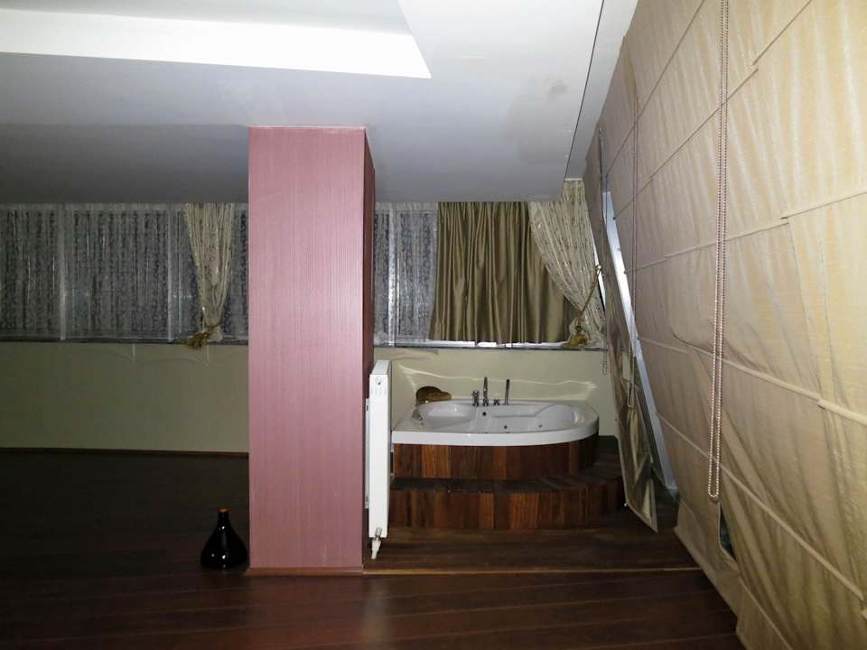 Aufenthalt und Schlafbereich Hotel Golden Palas