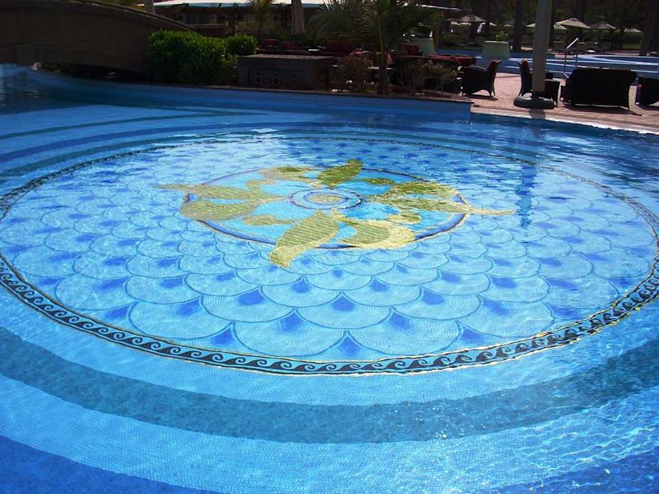 Goldiger Pool Emirates Palace Mandarin Oriental