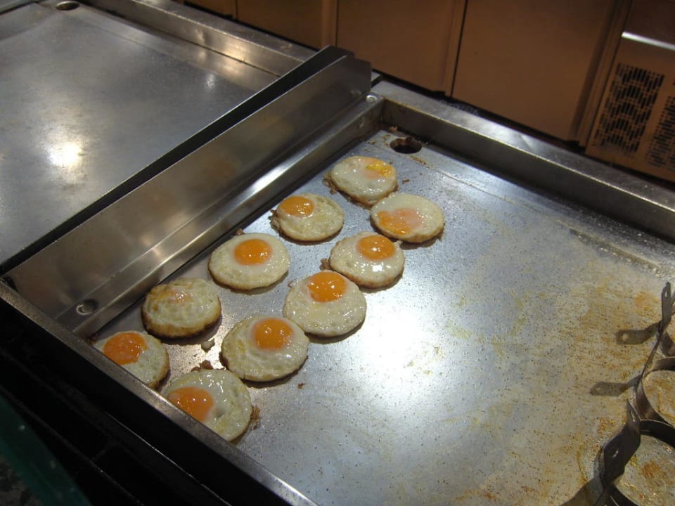 Spiegeleier -- Live-Cooking Frühstücksbuffet H10 Tenerife Playa