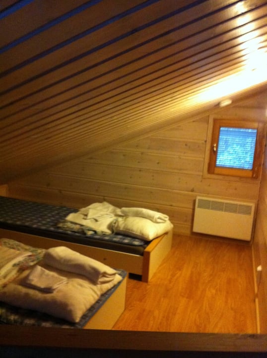 Schlafbereich unterm Dach Chalet Hotel Rovaniemi