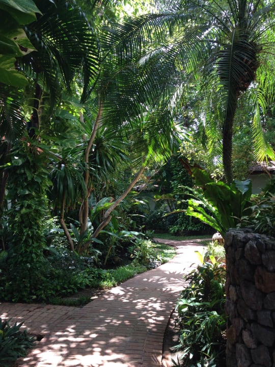 Wegen durch die Hotelanlage Anavana Beach Resort