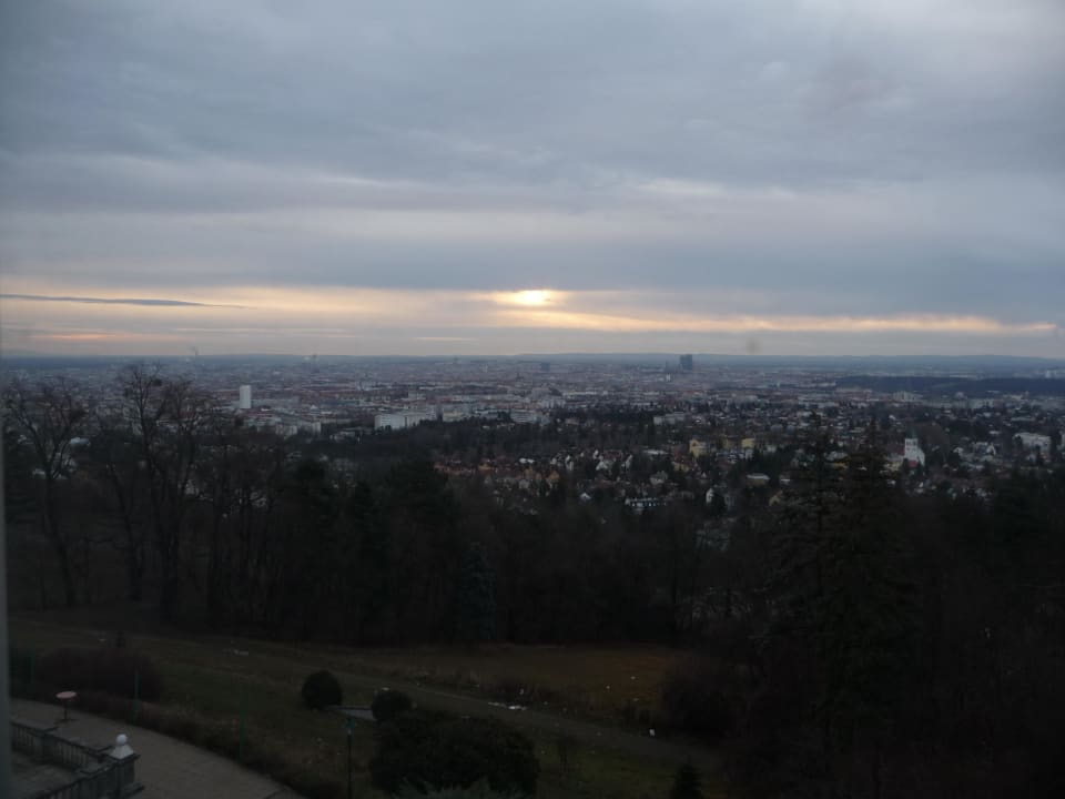 Ausblick nach Wien Austria Trend Hotel Schloss Wilhelminenberg