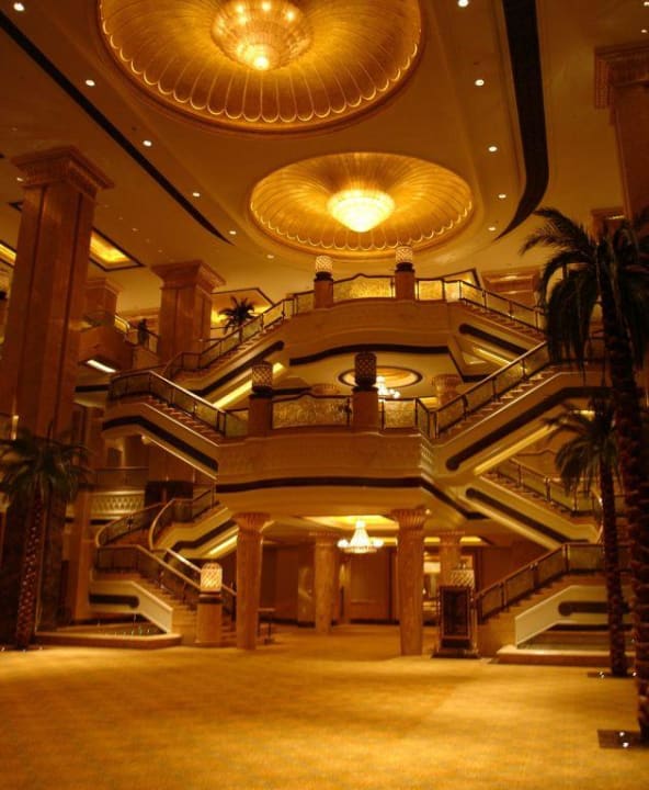 Treppenaufgang im Ostflügel Emirates Palace Mandarin Oriental