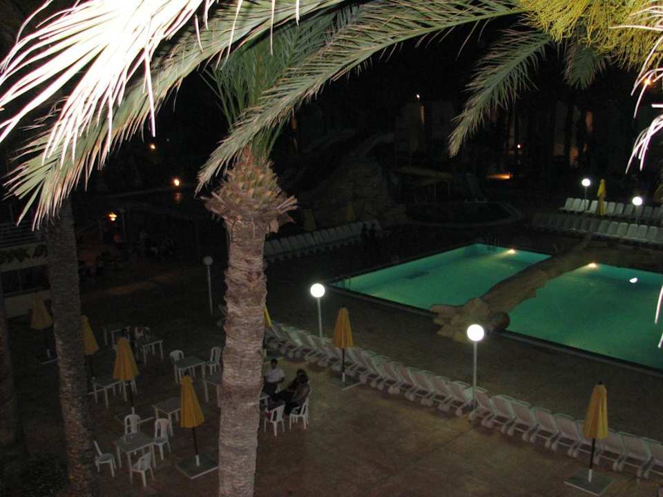 Widok z balkonu - baseny Ruspina Beach Resort