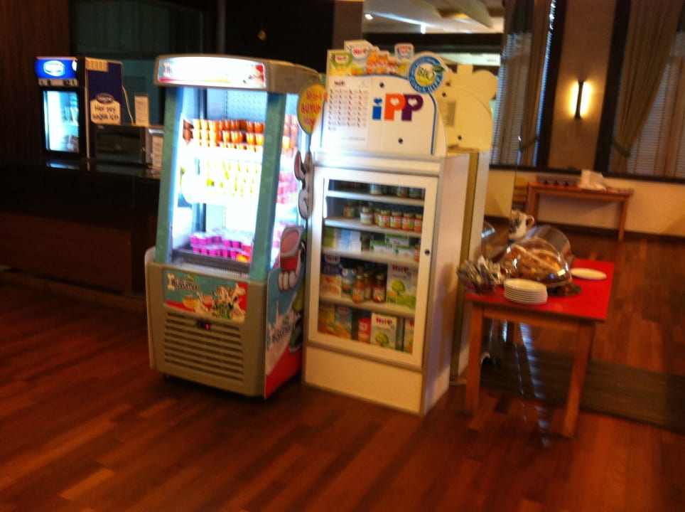 Gläschen und Quark für die Kleinen Voyage Belek Golf & Spa