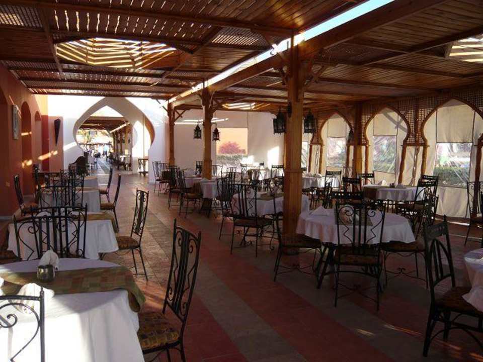 Im Winter ein Vorzelt um auch draußen zu speisen Pickalbatros Alf Leila Wa Leila Resort - Neverland Hurghada