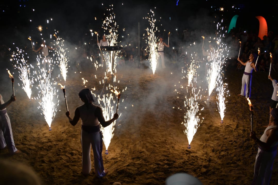 Nartürlich wieder mit Feuershow Hane Family Resort