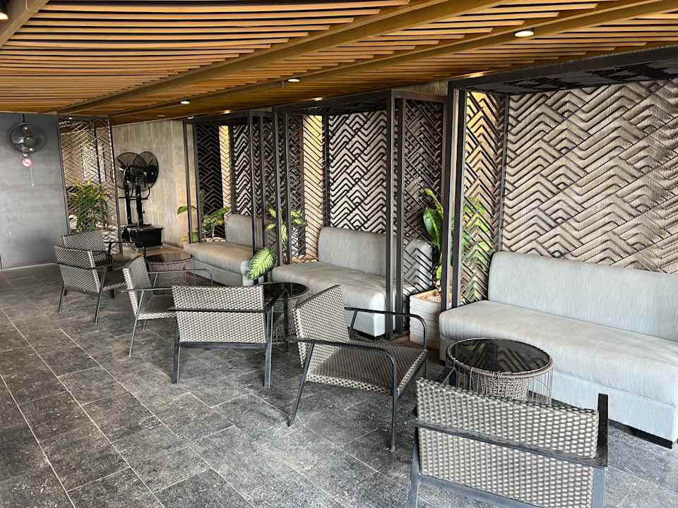 Pool Crowne Plaza Vientiane