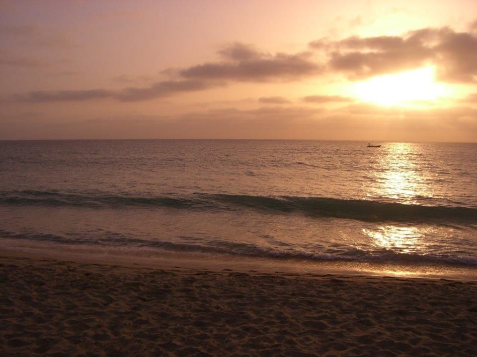 Sonnenuntergang direkt am Hotelstrand Hotel Riu Karamboa