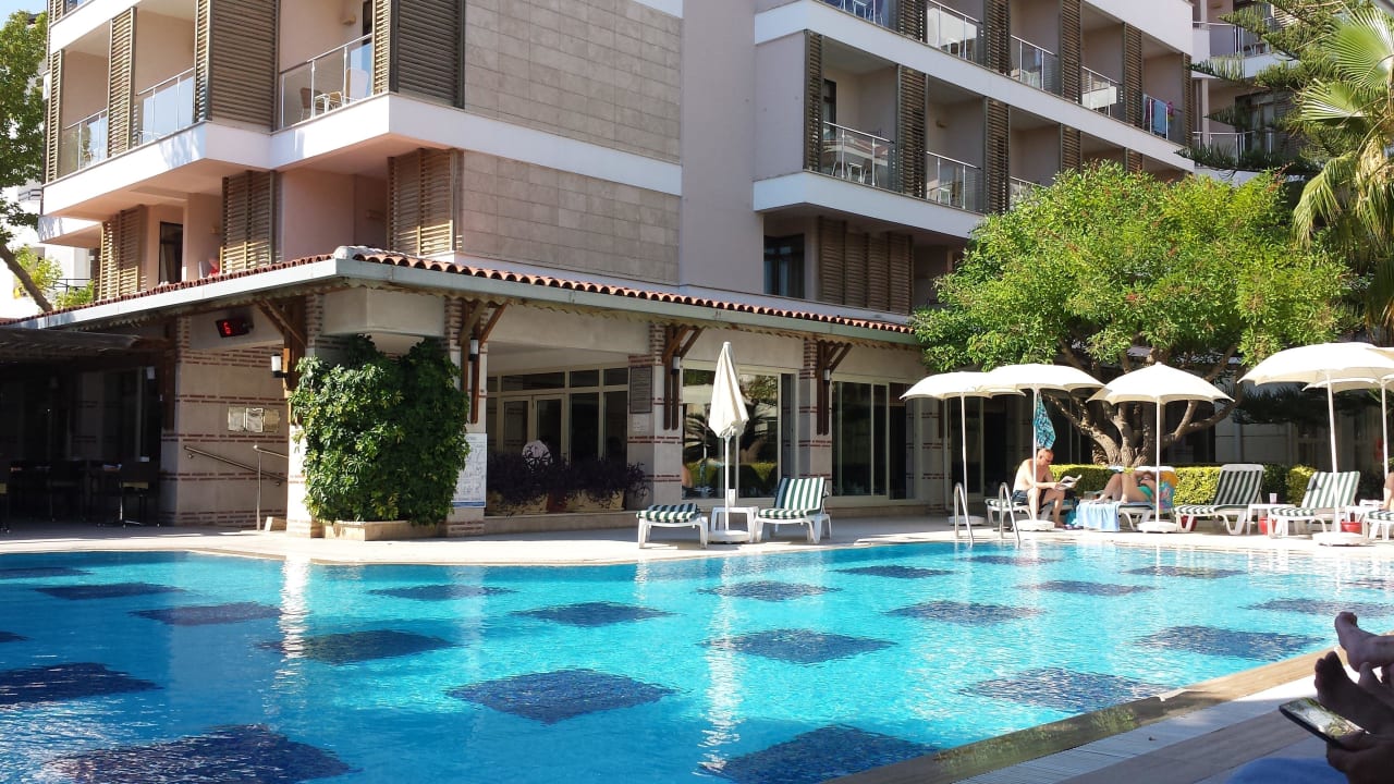 Pool und Zugang zum Restaurant und Hotel Trendy Side Beach Hotel - Adults only