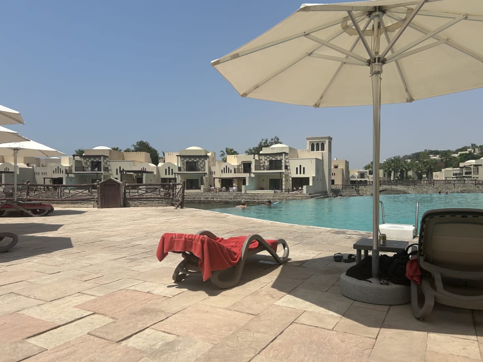 Pool The Cove Rotana Resort