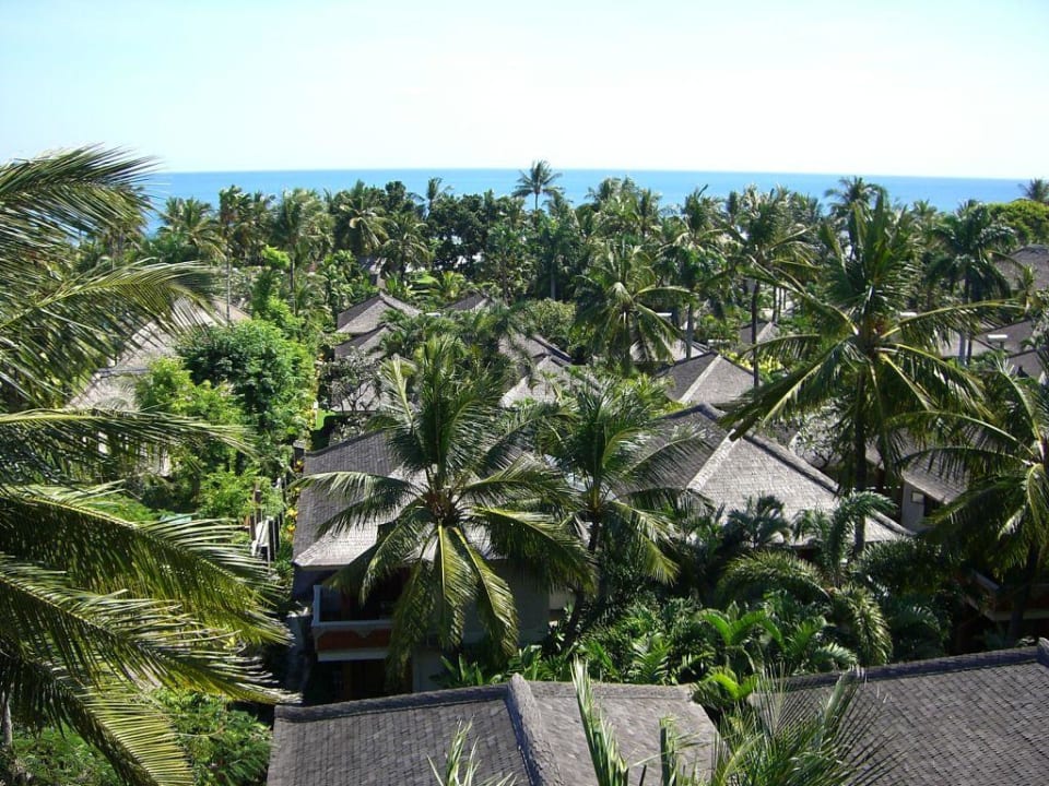 Hotelanlage vom Haupthaus aus. Bali Mandira Beach Resort & Spa