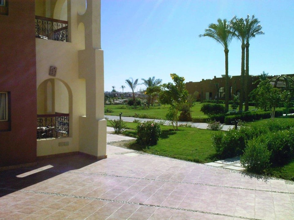 Zwischen den Gebäuden SUNRISE Royal Makadi Resort