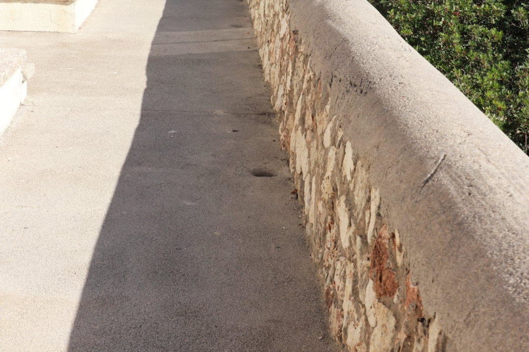 Weg vor dem Appartments "S" blau punta reina