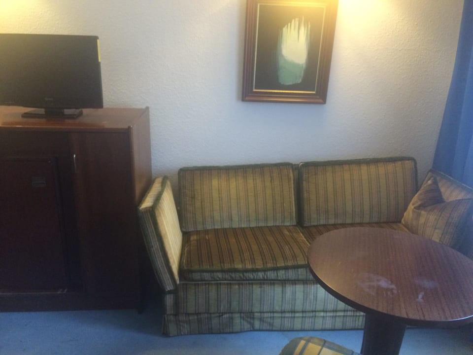 Nein, das Bild hängt nicht schief Hotel Astoria am Urachplatz