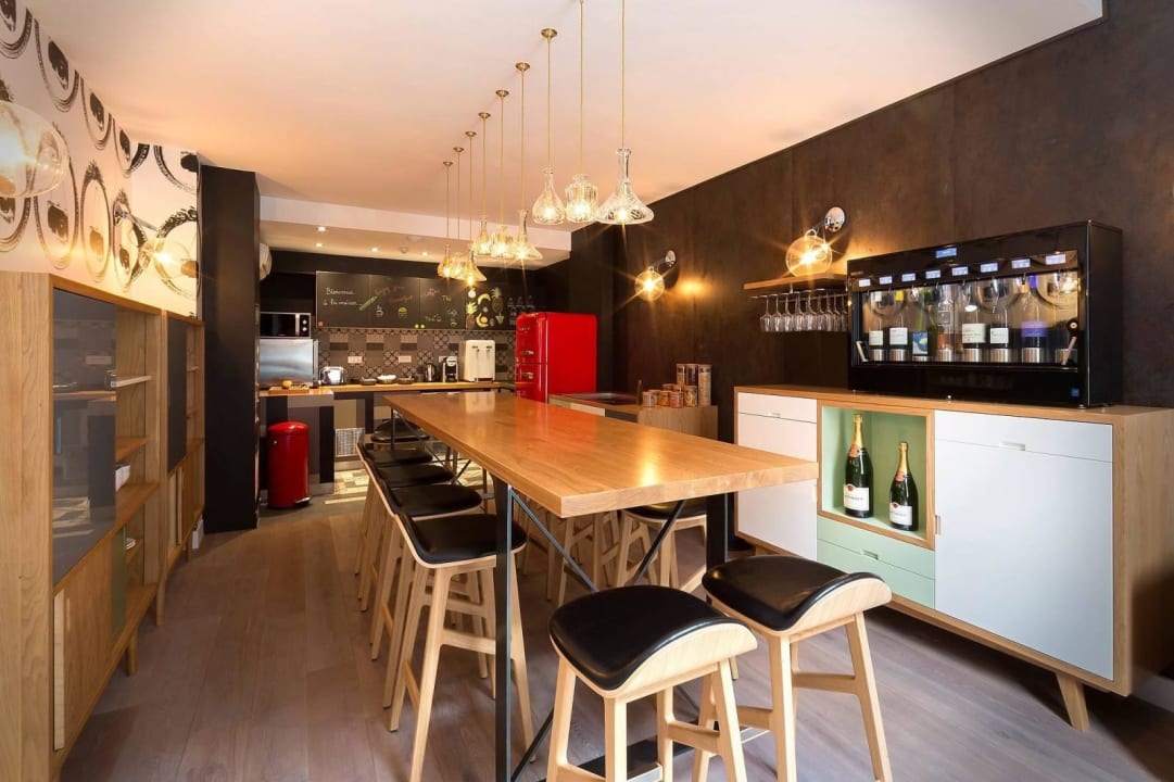 Buffet Hotel Crayon Rouge