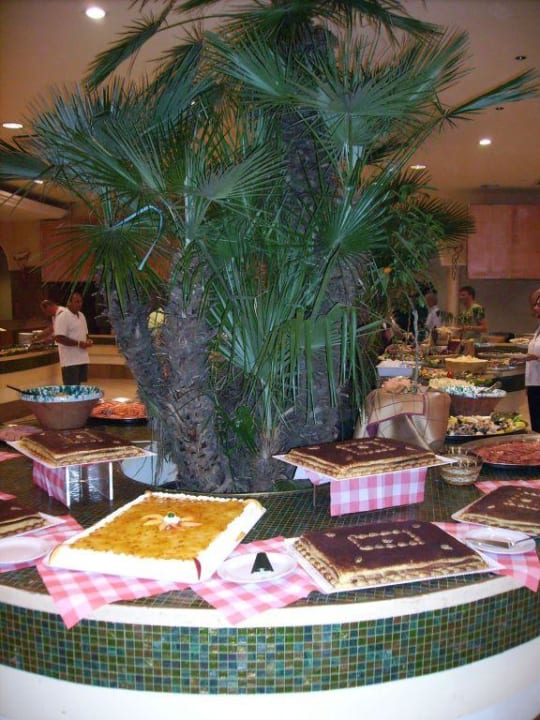Dessertbuffet im Hauptrestaurant Falkensteiner Club Funimation Garden Calabria