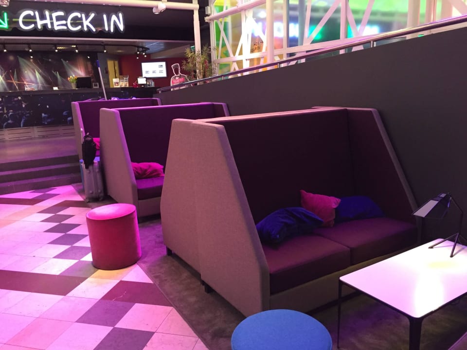Sitzecken in der Lobby Comfort Hotel Xpress Stockholm Central