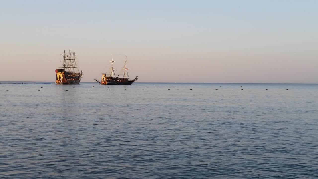 Meer in den Morgenstunden  Hotel Grand Side