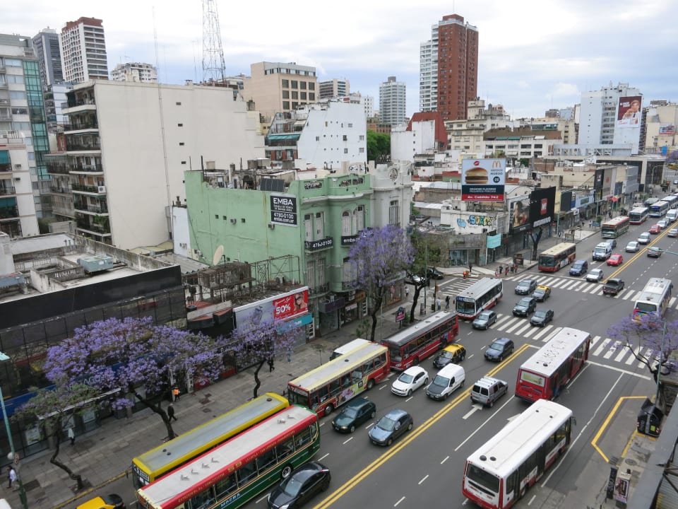 Blick aus Fenster auf Avenue Capildo Aparthotel Cabildo Suites