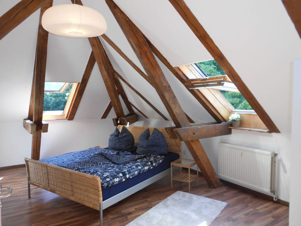 Schlafzimmer  Große Ferienwohnung in alter Villa