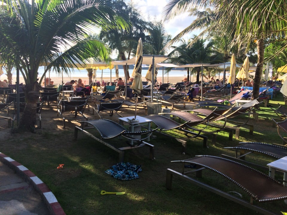 Liege an Liege Cha-Da Beach Resort & Spa