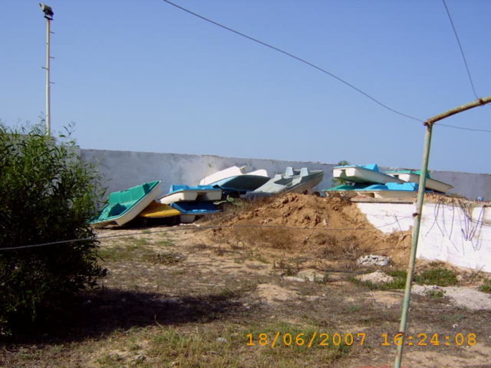 Tretboot Friedhof zweite Ansicht Ruspina Beach Resort