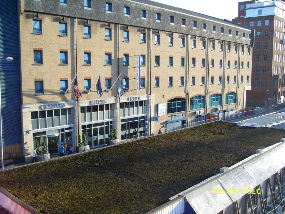 Custom House von aussen  ibis Styles London Excel