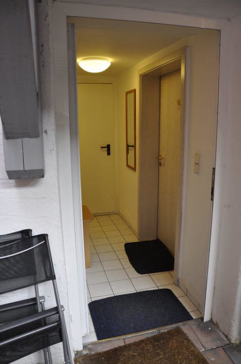 Eingang zum Zimmer Hotel Garni Am Ellinger Tor