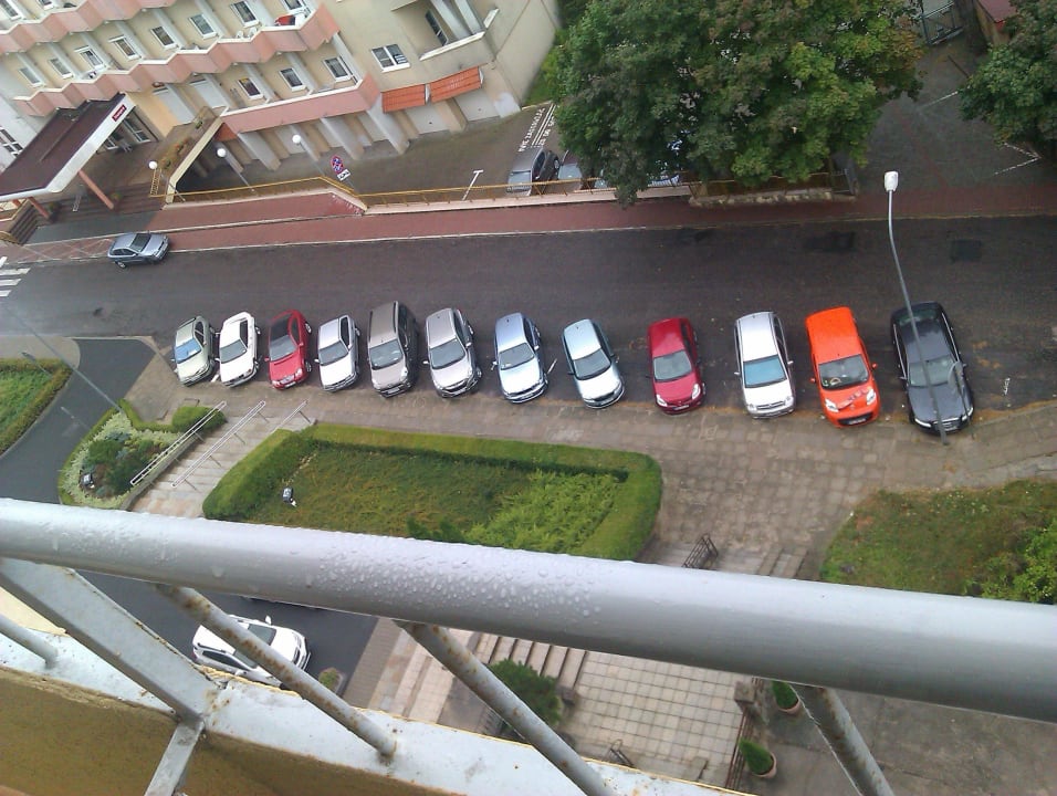 Vom Balkon 7 Etage auf den Parkplatz Vestina Wellness & Spa Hotel