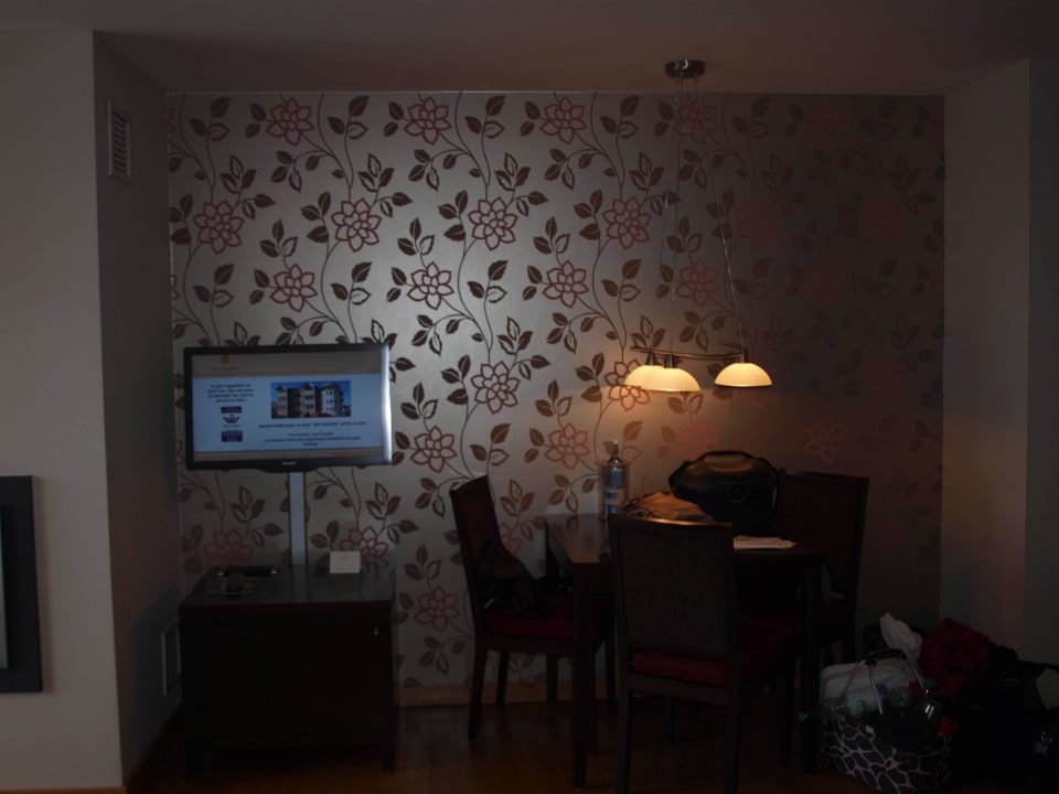 Fernsehr und Esstisch Das Ahlbeck Hotel & SPA