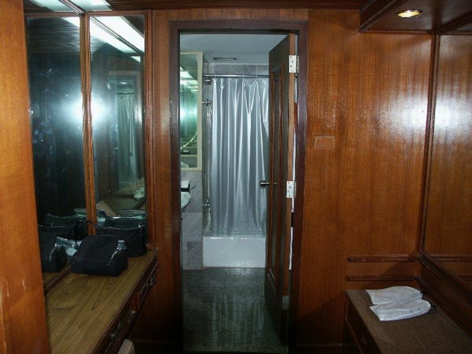 Eingang zum Bad The Tawana Bangkok