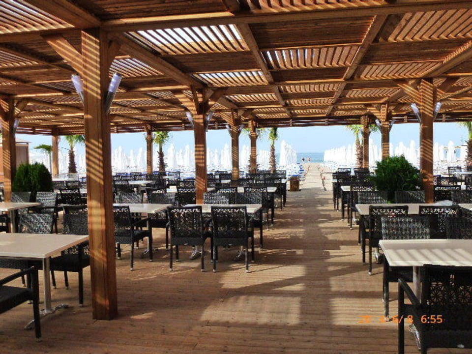 Schöne Strandbar am Morgen Dream World Resort & Spa