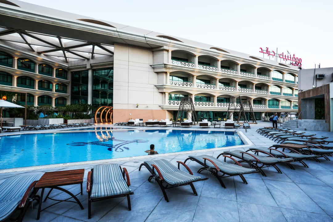 Pool Mövenpick Grand Al Bustan Dubai